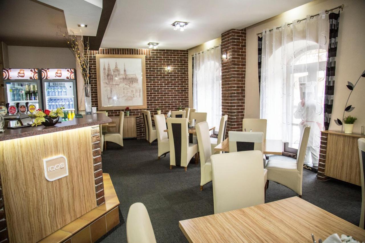Hotel U Mesta Prahy Nachod Bagian luar foto