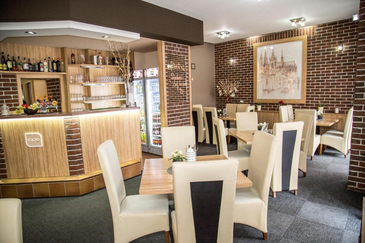 Hotel U Mesta Prahy Nachod Bagian luar foto