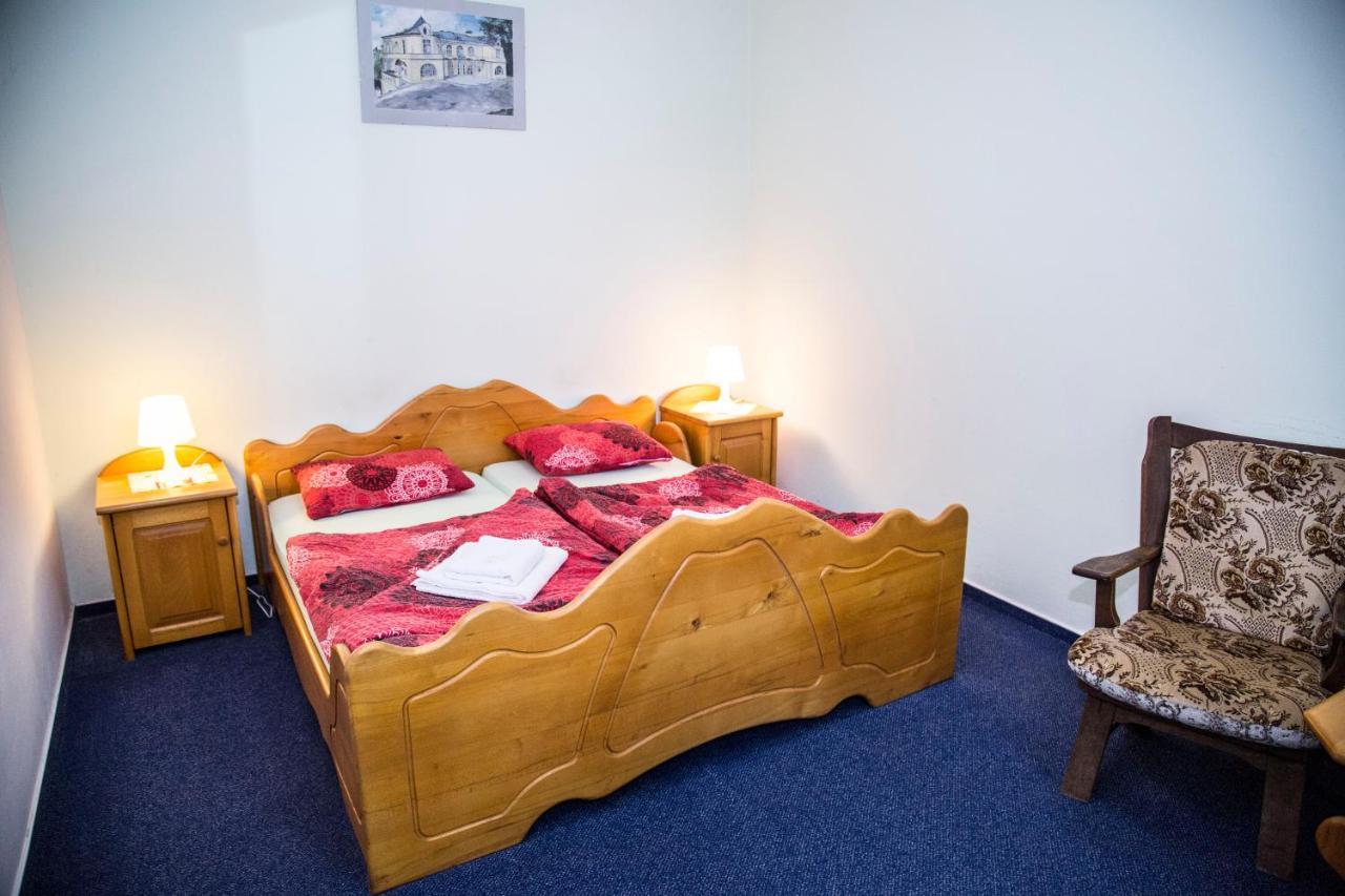 Hotel U Mesta Prahy Nachod Bagian luar foto